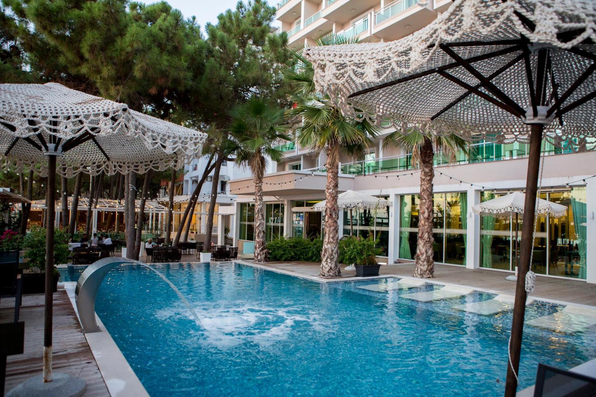 Albanian Star Hotel Kryemedhej ภายนอก รูปภาพ